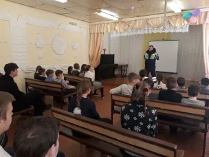 Сотрудник ГИБДД  провел профилактическую беседу в Благовещенской школе.