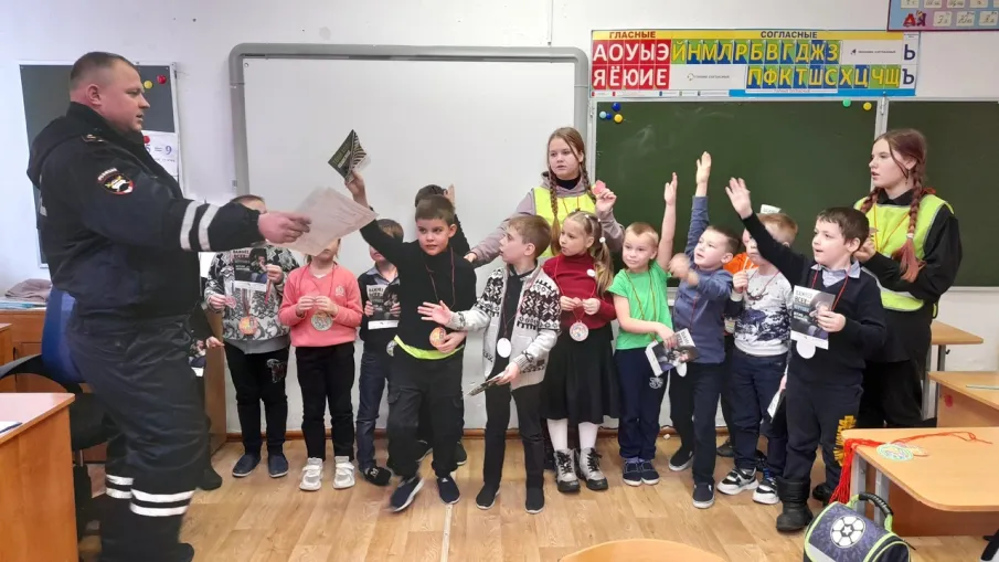 Воскресенские Госавтоинспекторы провели мероприятие в Задворковской школе.